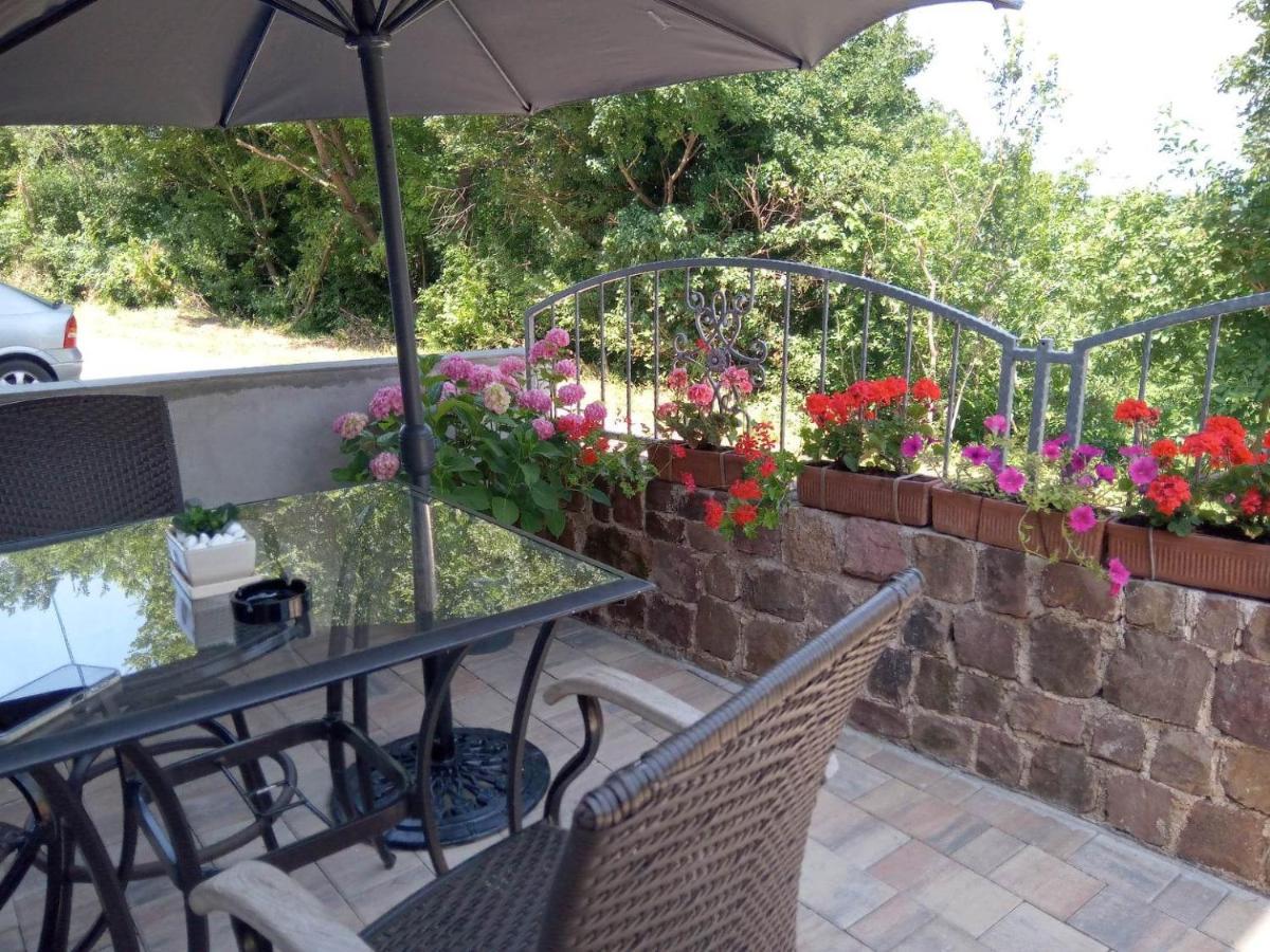 Welcoming B&B in a quiet yet accessible suburb Knin Exterior foto
